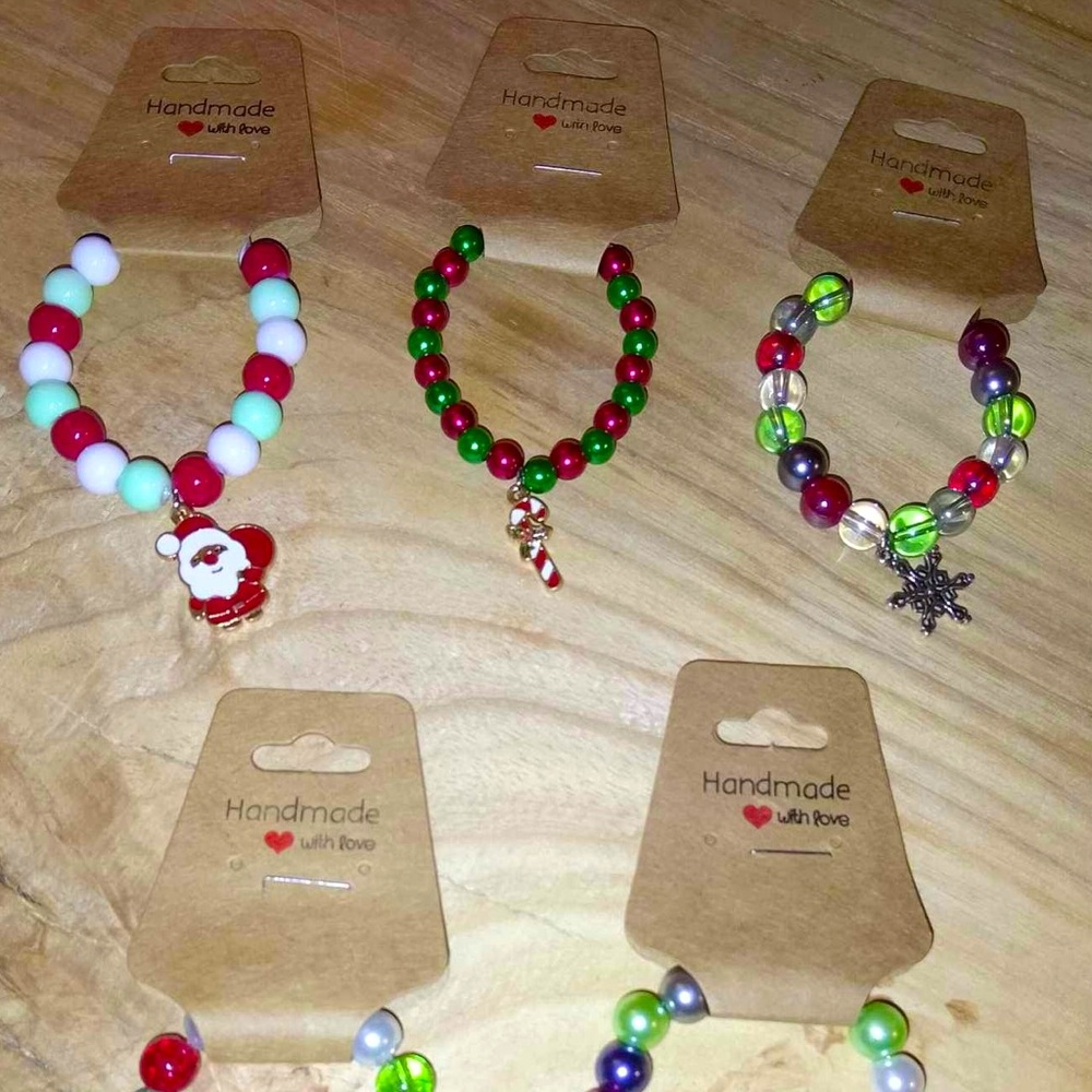 Handmade little girl’s stretchy Christmas bracelets
